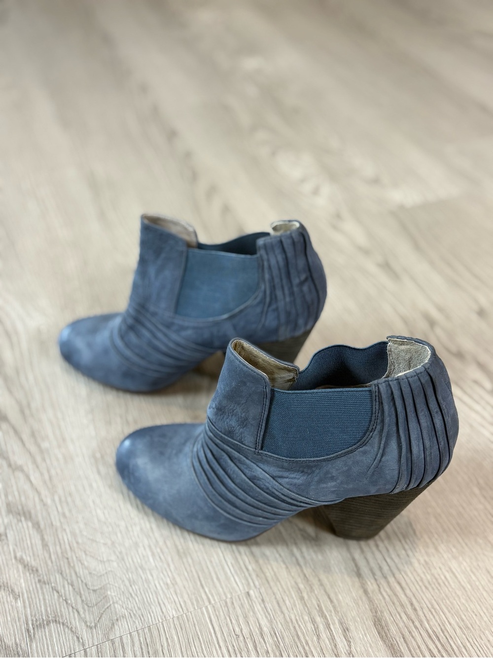 Vince Camuto Navy Leather Ruched Ankle Booties - Picture 3 of 6